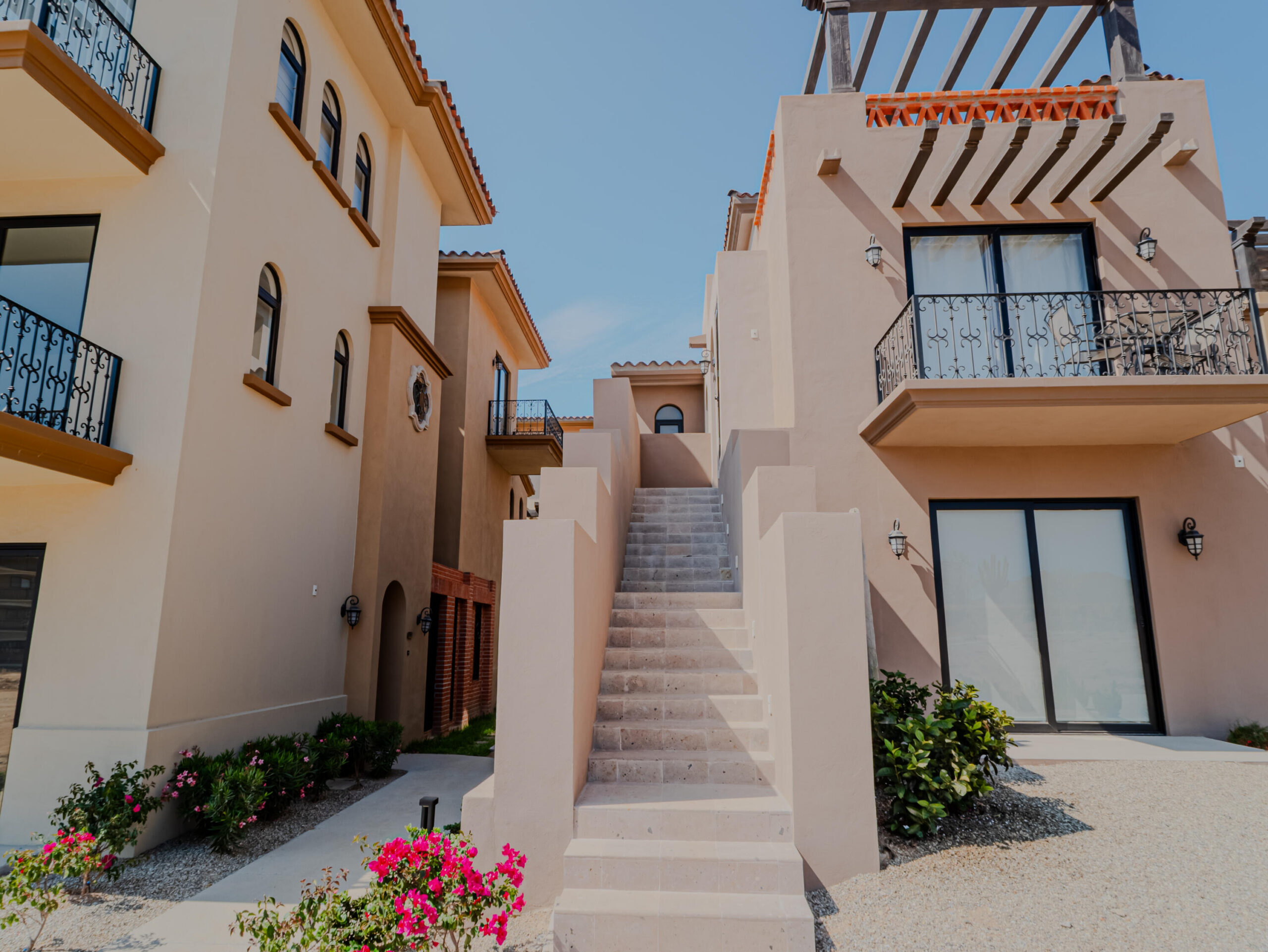 Quivira Mavila You'll love this beautiful penthouse in Cabo San Lucas, on the Pacific coast.It's a two-bedroom penthouse in one of the most exclusive complexes in the area. The development has it all: beach, golf courses, restaurants, hotels, and a beach club. It's also family-friendly, safe, and very peaceful.The unit boasts a huge, completely private rooftop terrace where you can enjoy breathtaking sunsets.It's an excellent investment because the demand from vacationers in this complex is extremely high for sale